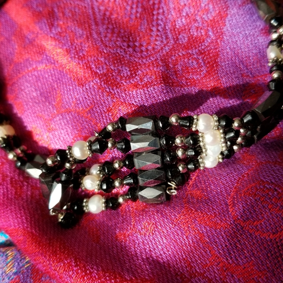 Relisted -Magnetic Hematite necklace white pearls silver - Picture 8 of 9